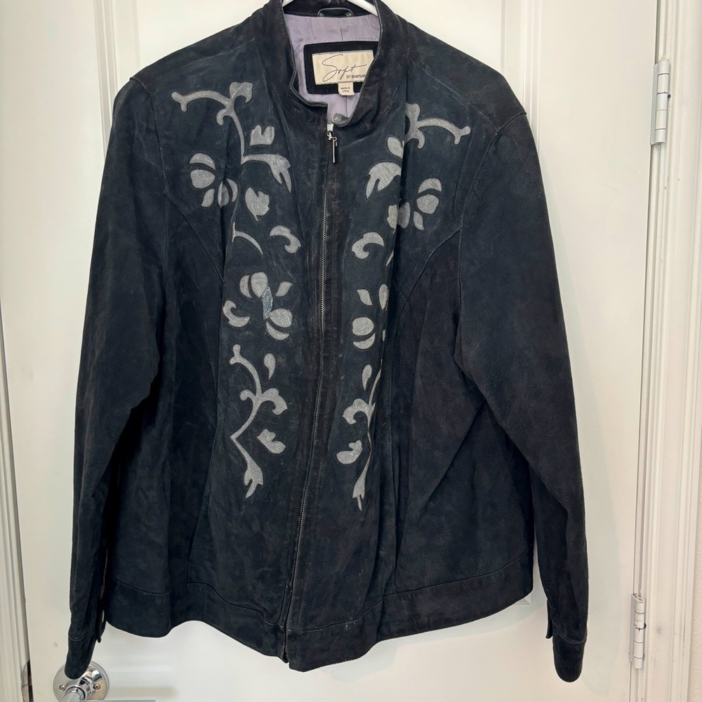 Suede jacket black and grey. Great shape. Size 18-20. Avenue branding.